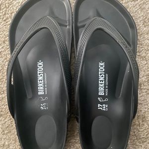Birkenstock Honolulu flip flops